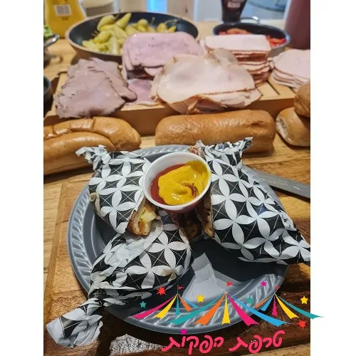 טוסט נקניק מושחת – טרפת הפקות – תמונה 2